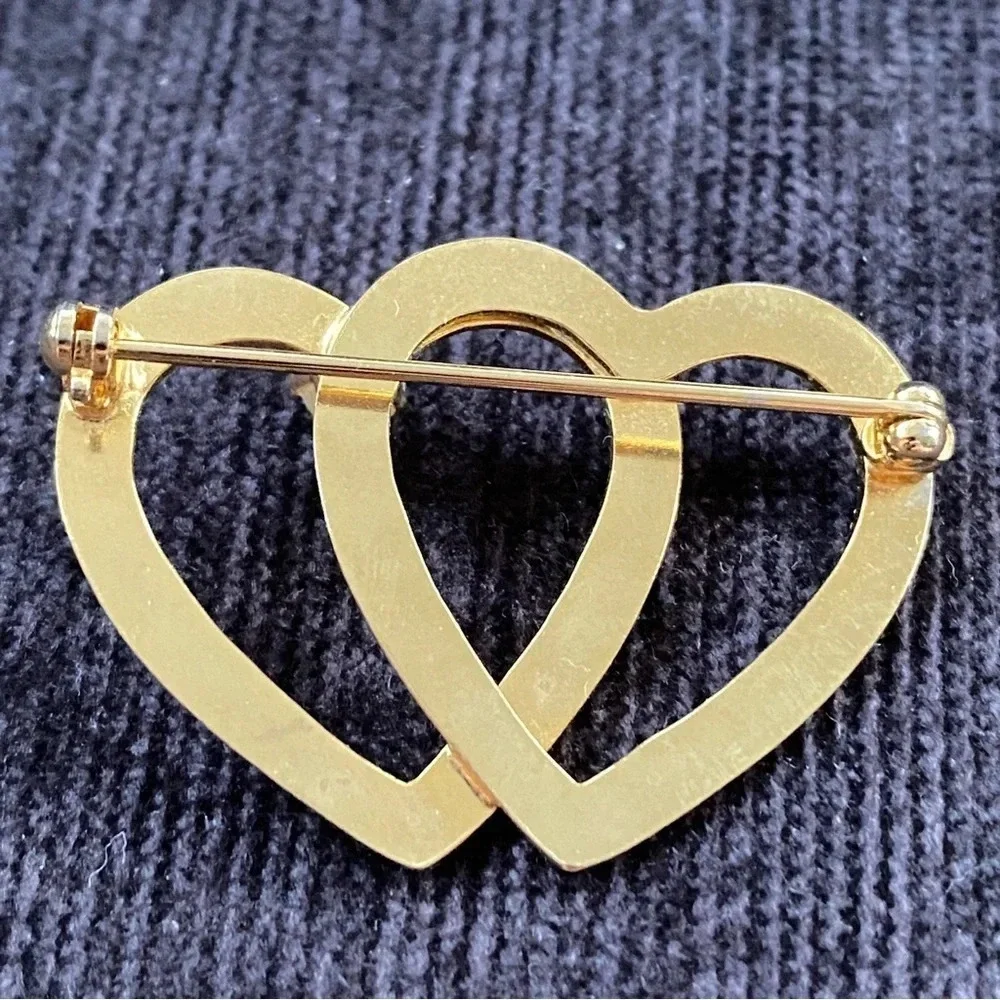 Sweetheart Lovers Etched Gold Tone Heart Brooch Pin